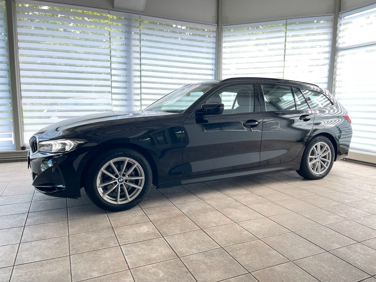 BMW 318i Widescreen KAMERA Driv.Assist. Unfallfrei foto 5