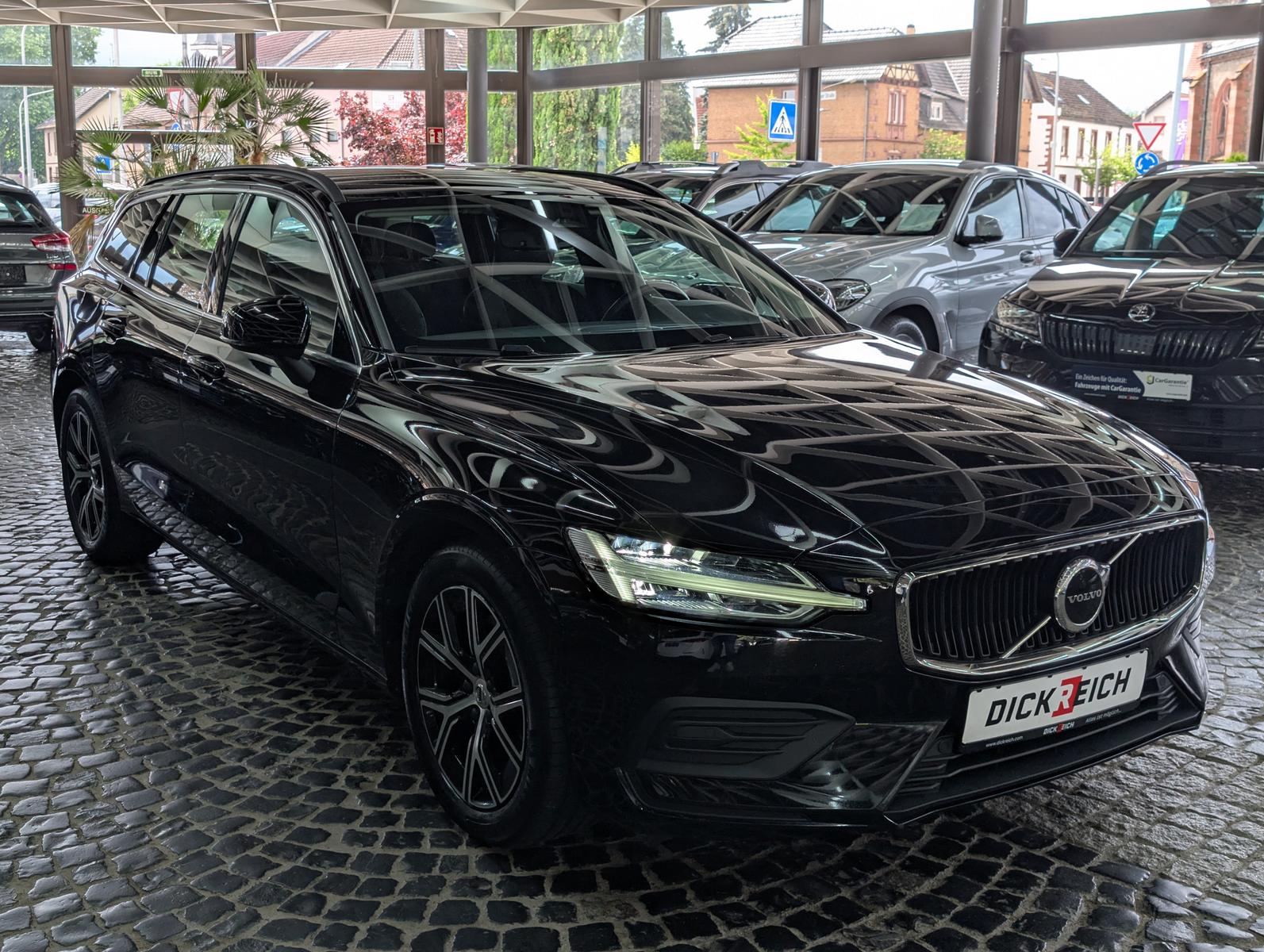 Volvo V60 B3 Core 2.0Turbo MHEV VIRT LED APP SOUND AHK