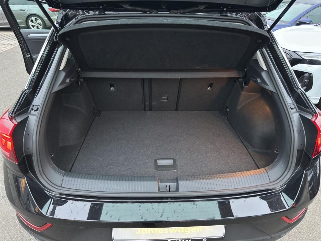 Fahrzeugabbildung Volkswagen T-ROC Life Life,GJR,Climatronic,App Connect,Navi