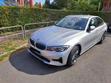 BMW 320d  NAVI, KLIMA, HEAD-UP DISPLAY - BMW 320 Gebrauchtwagen in Frankfurt