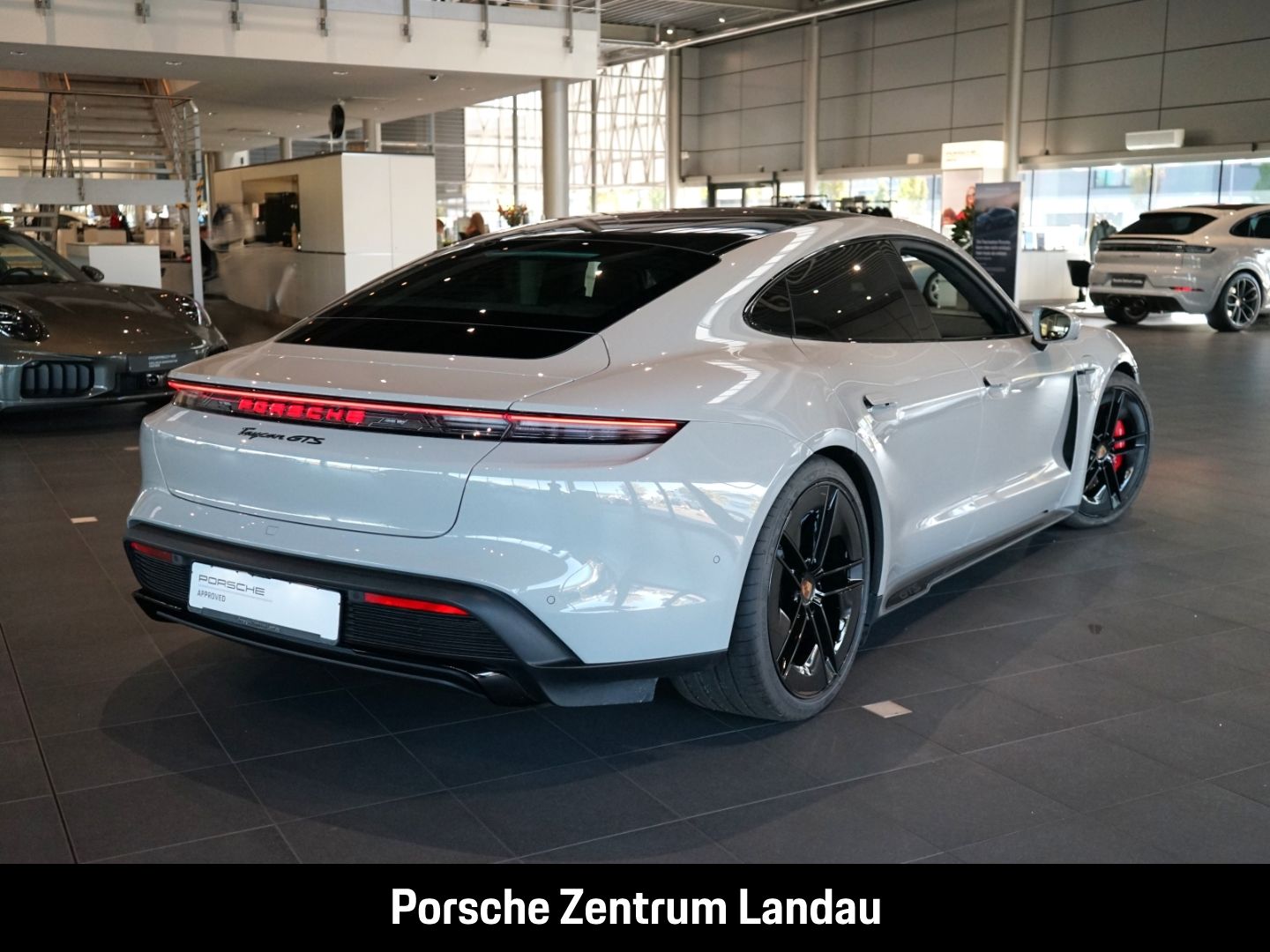 Porsche Taycan GTS Clubleder Active Ride InnoDrive Head- imagem 2