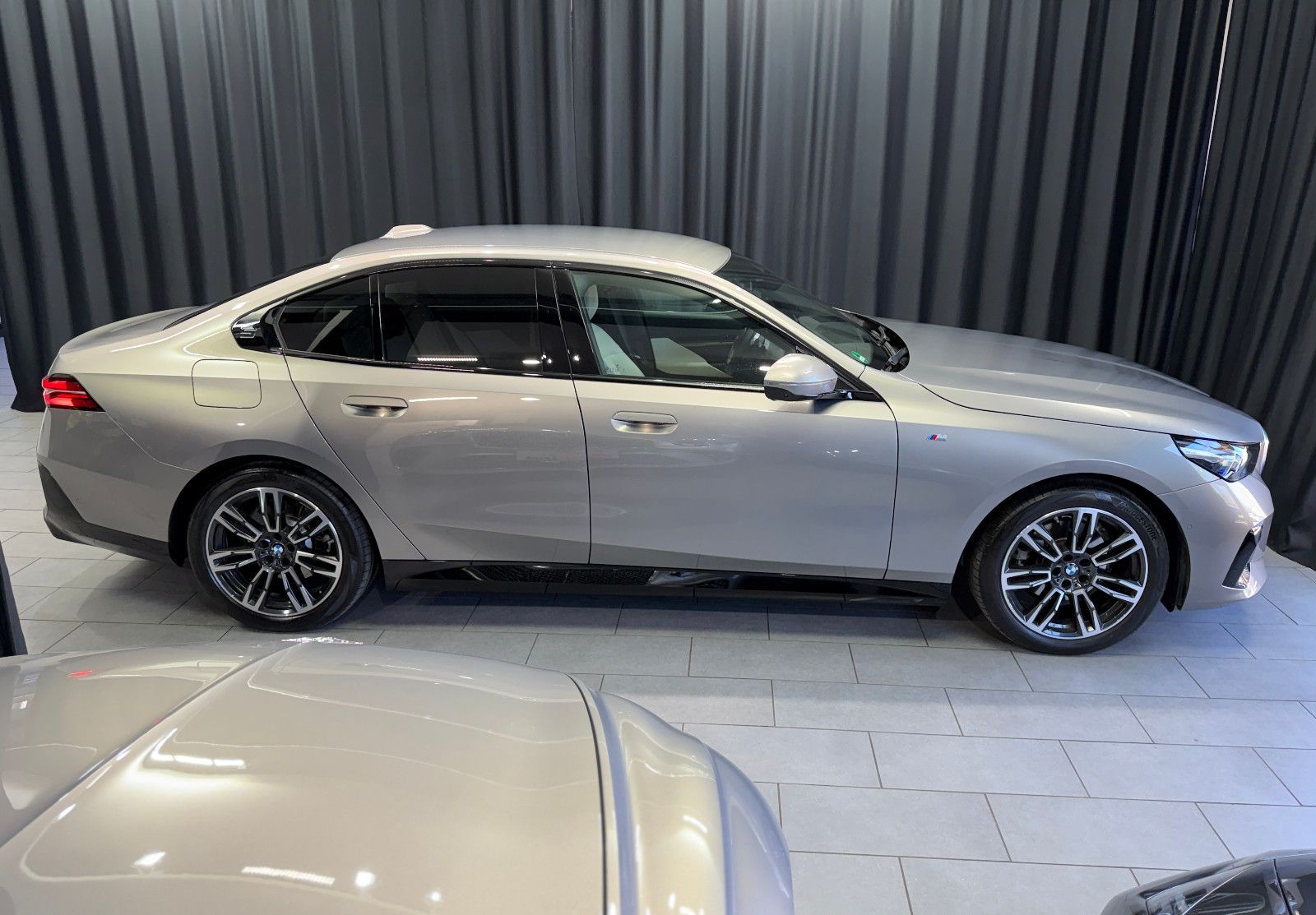 Fahrzeugabbildung BMW 520 d Limousine M Sport|H&K|HuD|Garantie