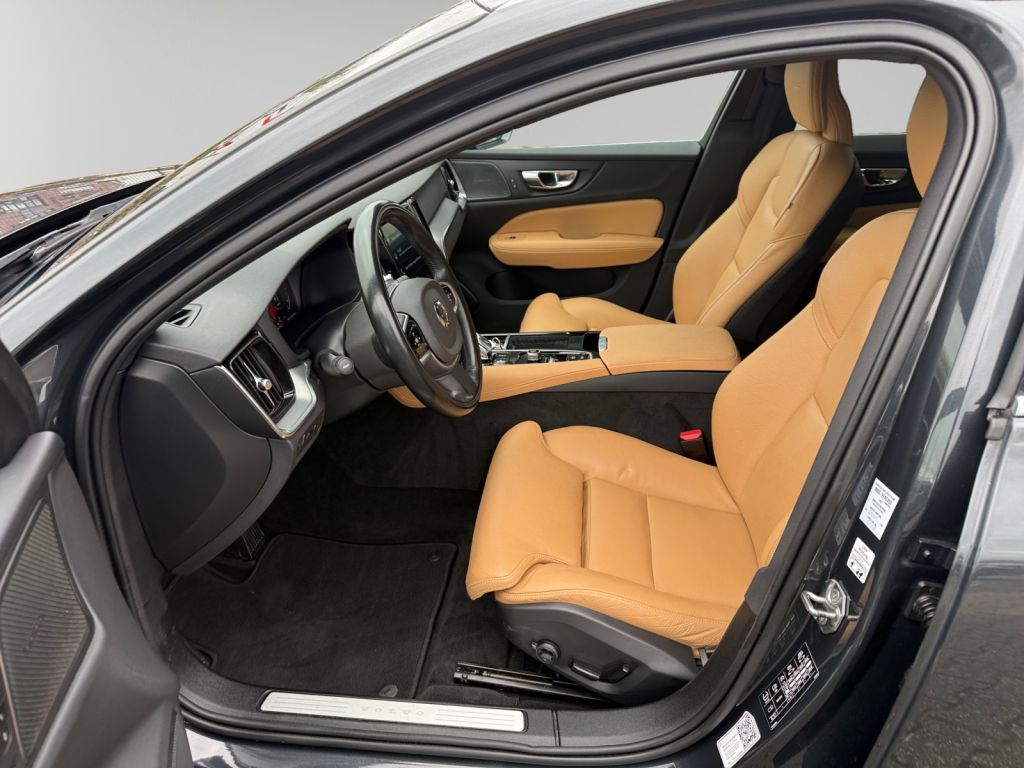 VOLVO V60 T8 AWD Twin Engine Inscription AHK semi elek VOLVO V60 T8 AWD Twin Engine Inscription AHK semi elek