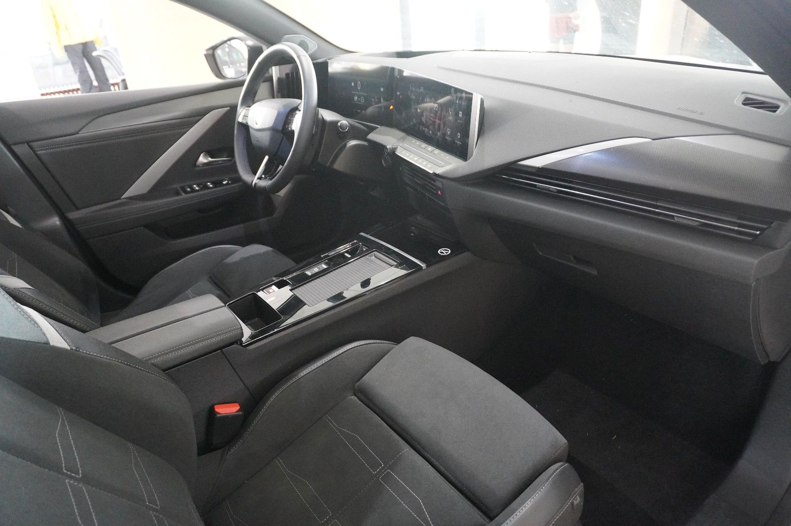 Fahrzeugabbildung Opel Astra L Lim. 1.2T GS LINE NAVI/LED/360°/PANO/DAB
