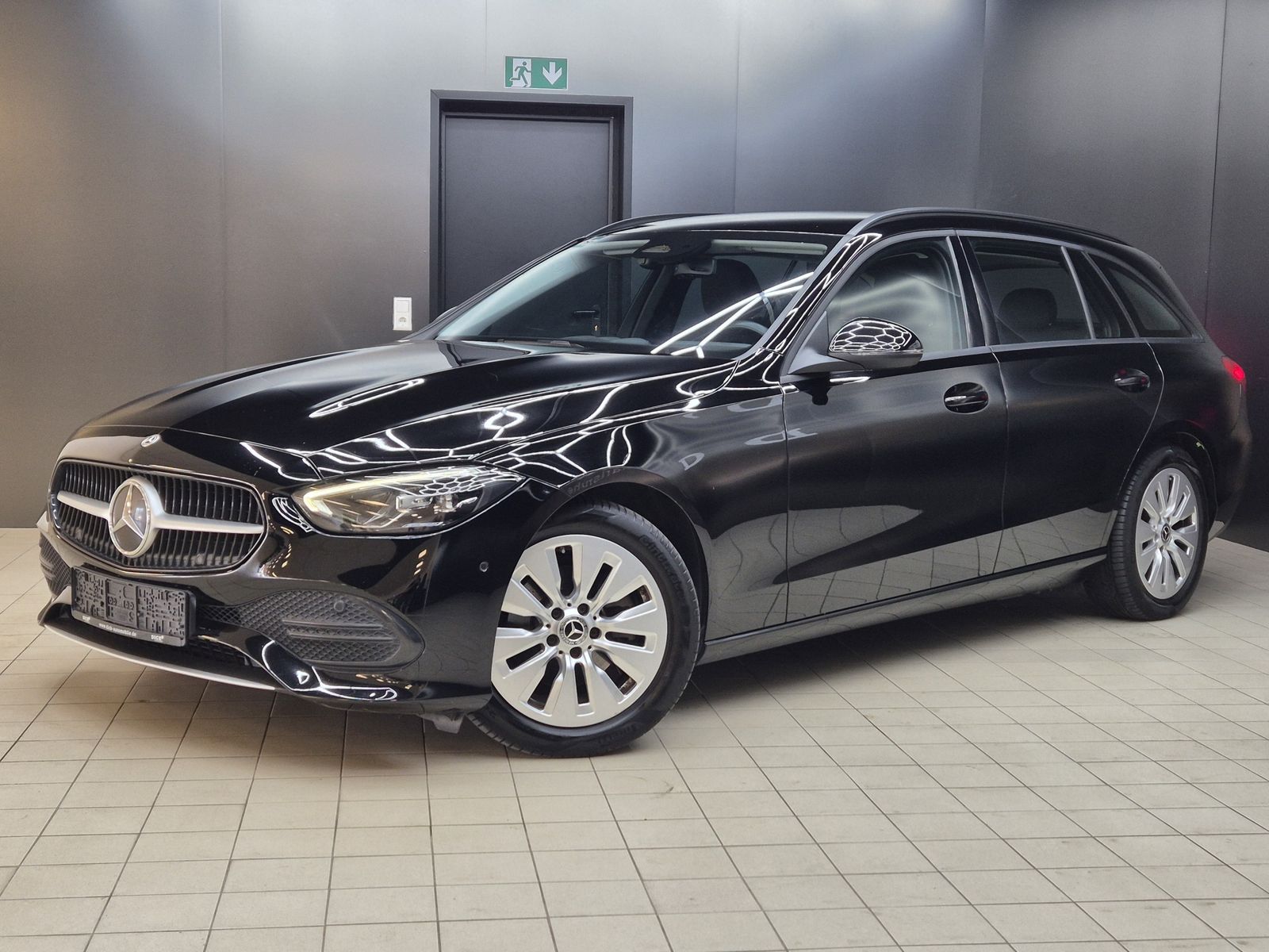 Fahrzeugabbildung Mercedes-Benz C 180 T CGI 9G NAVI+LED+SHZ+KAMERA+TEMP+DAB+LM