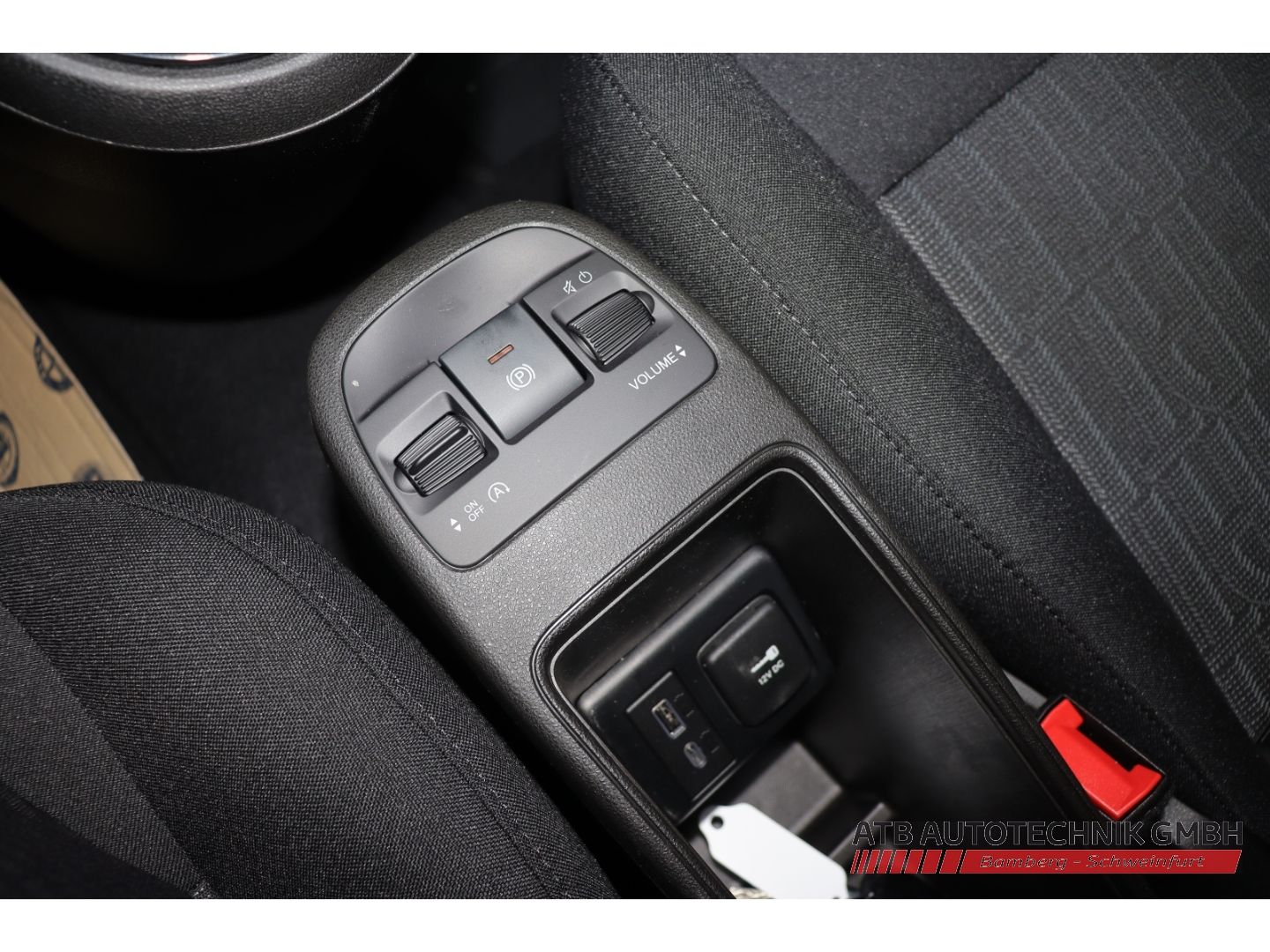Fahrzeugabbildung Fiat 500 ICON + Komfortpaket Hybrid 1.0l PDC Rückfahr