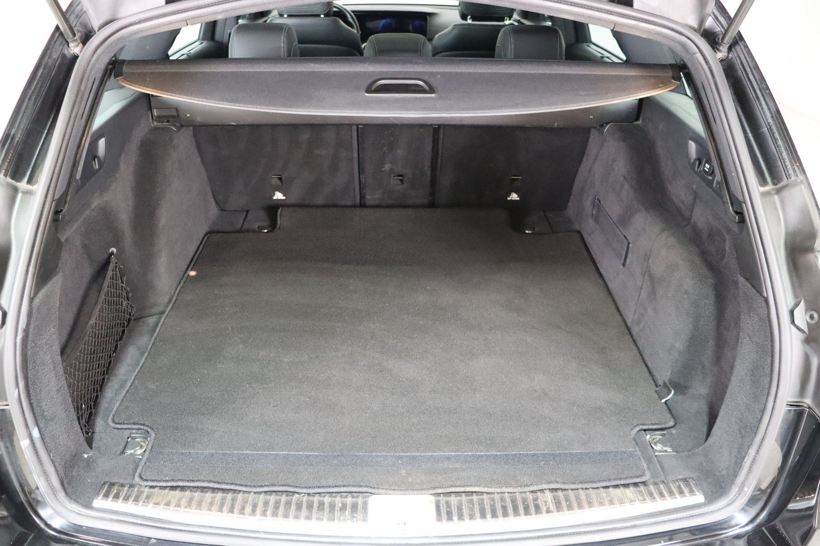 Fahrzeugabbildung Mercedes-Benz E 400 T 4Matic * Airmatic * STHZ * Memory AVANTG