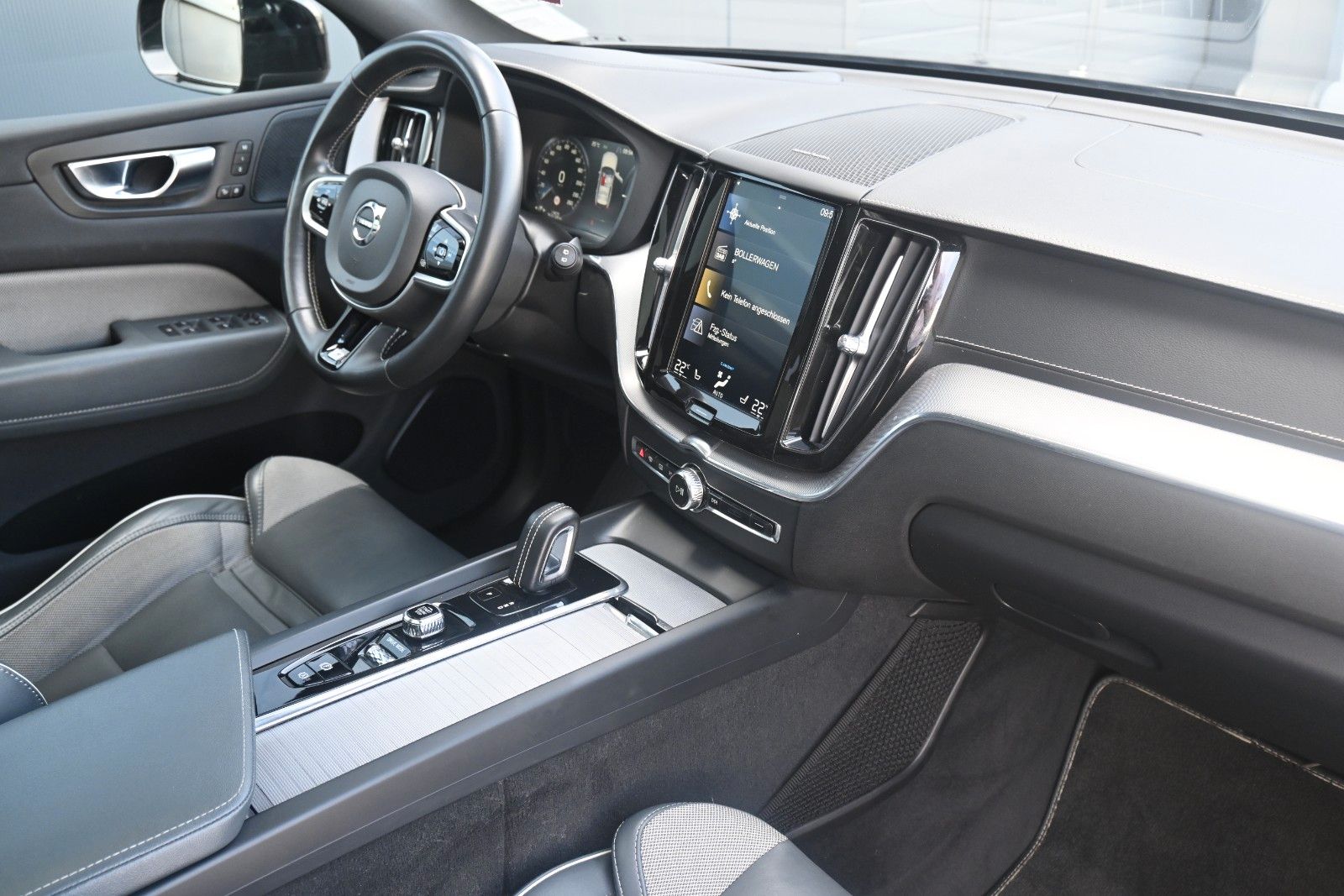 Fahrzeugabbildung Volvo XC60 T8 Twin Engine AWD R-Design*360°*LUFT*ACC