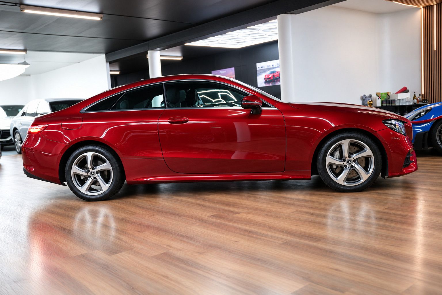 Fahrzeugabbildung Mercedes-Benz E E 300 Coupe *AMG-Line*Ambiente*360°KAM*Memory