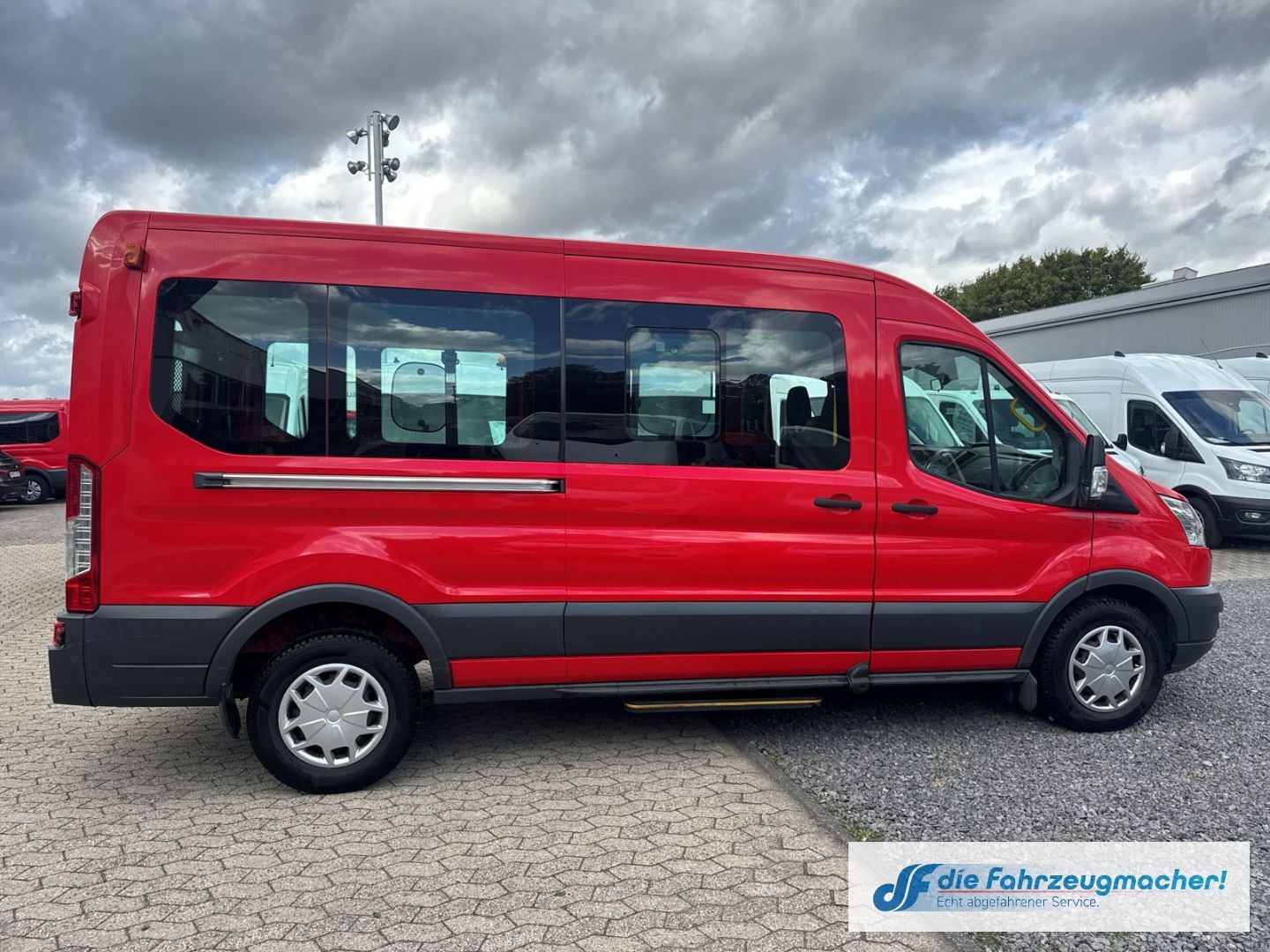 Fahrzeugabbildung Ford Transit Kombi 350 L3 2.2 TDCi DPF *2631 *KLIMA *