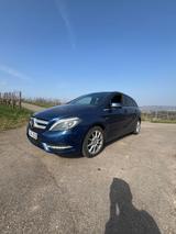 Mercedes-Benz B200 - blaue Mercedes-Benz 200