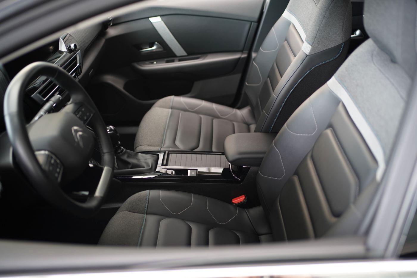 Fahrzeugabbildung Citroën C4 PureTech 130 Shine Anhängerkupplung Allwetter