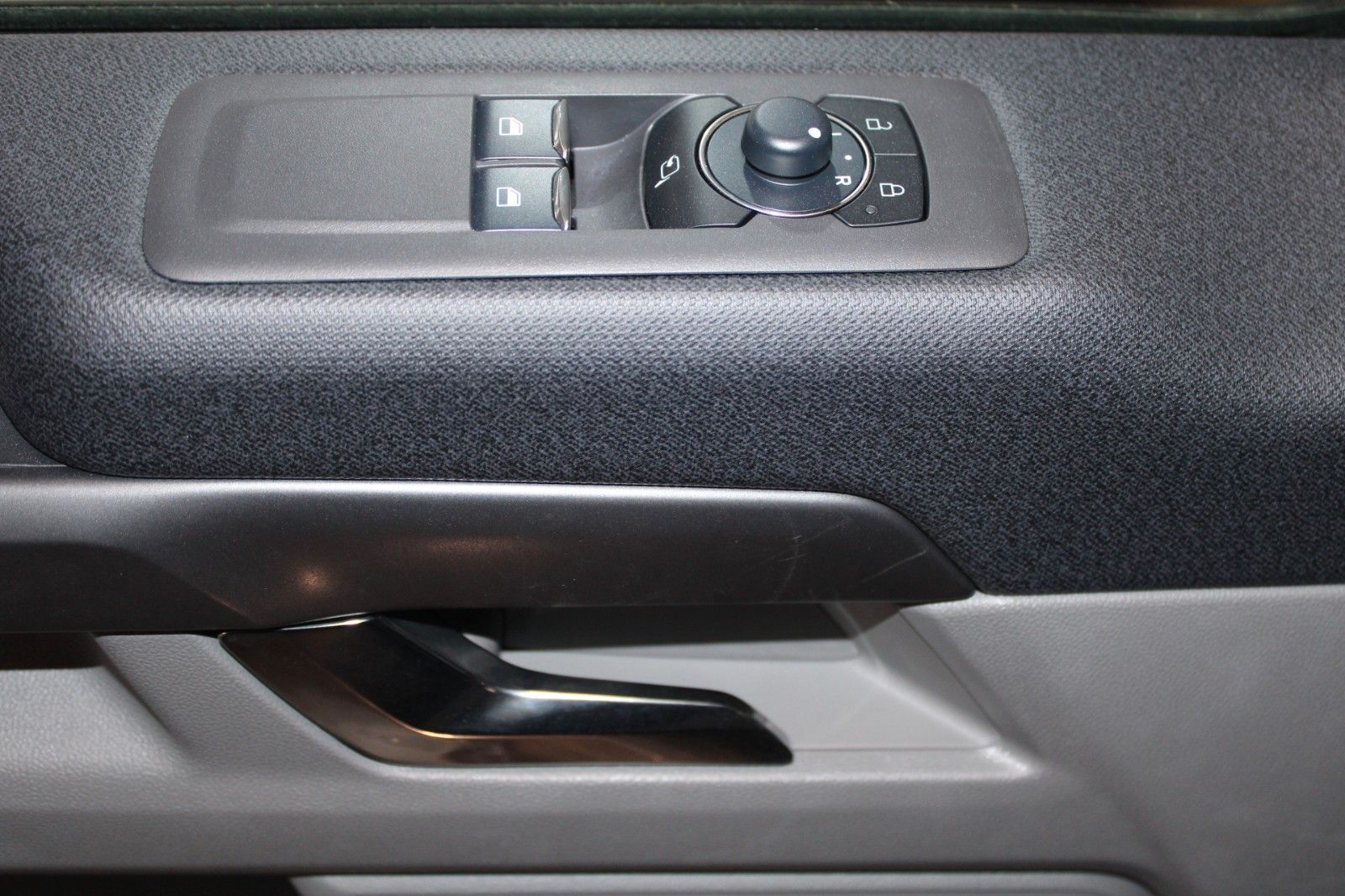 Fahrzeugabbildung Ford NUGGET L1 Titanium MARKISE + Aufstelldach SOFORT