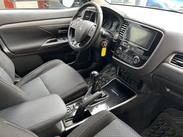 Fahrzeugabbildung Mitsubishi Outlander Edition 100+CarPlay+SHZ+Kamera+1.Hand