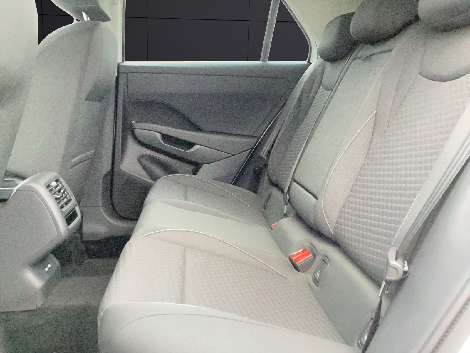 Fahrzeugabbildung Volkswagen T-Roc Life eTSI DSG LED+ ACC SH RearView Ambient