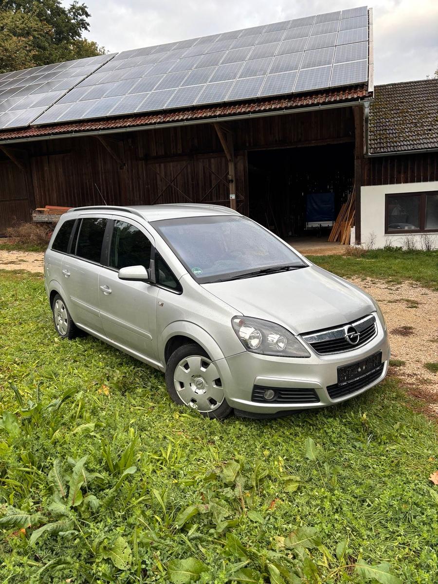 Opel Zafira 2006 — engine