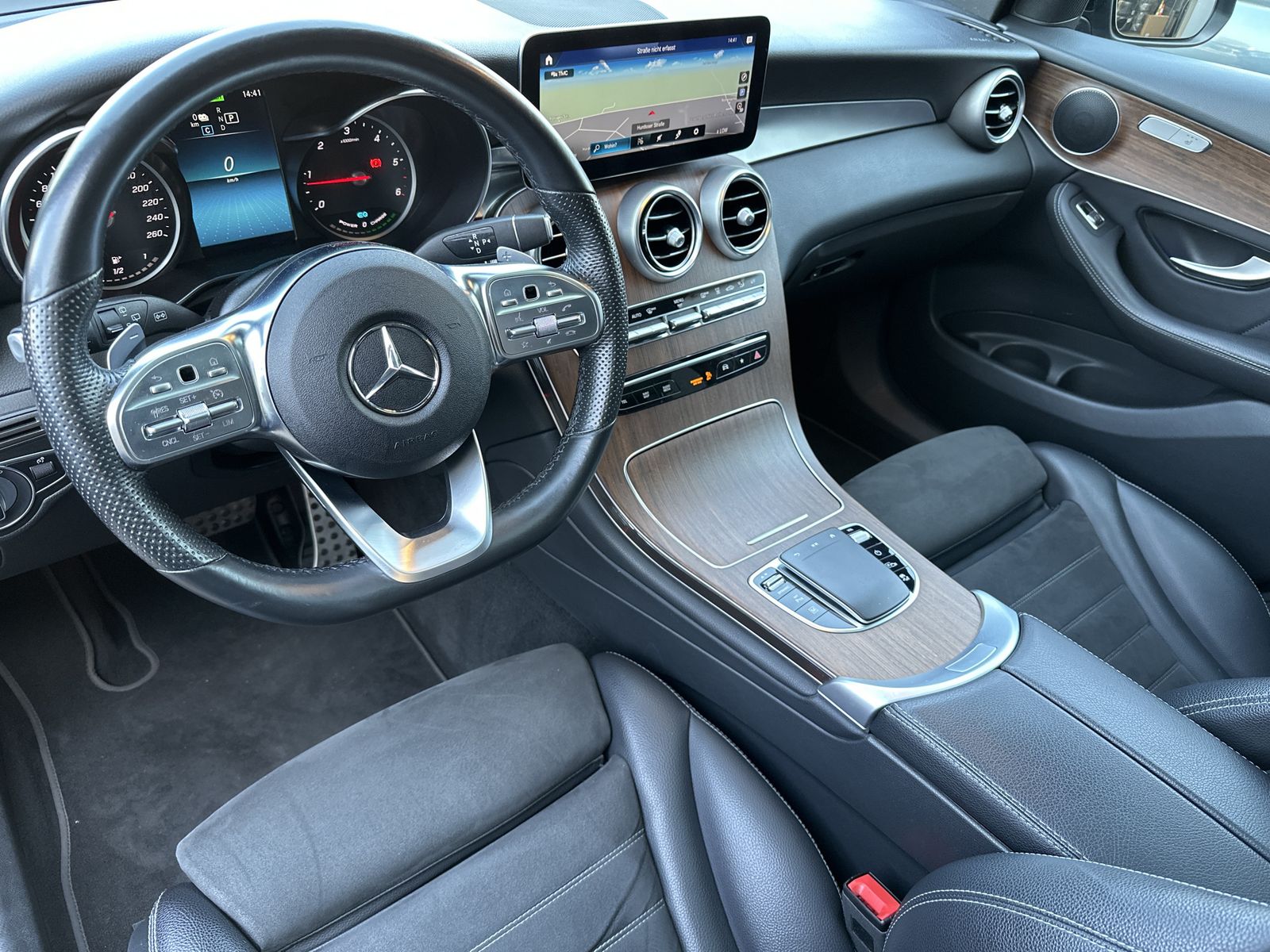 Fahrzeugabbildung Mercedes-Benz GLC 300de 4M AMG-Line NAV+LED+AHK+360°+PANO+19ZO