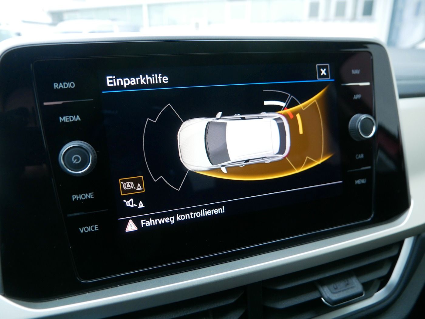 Fahrzeugabbildung Volkswagen T-Roc 1.0 MOVE NEU38T AHK Standheiz ACC LED SHZ