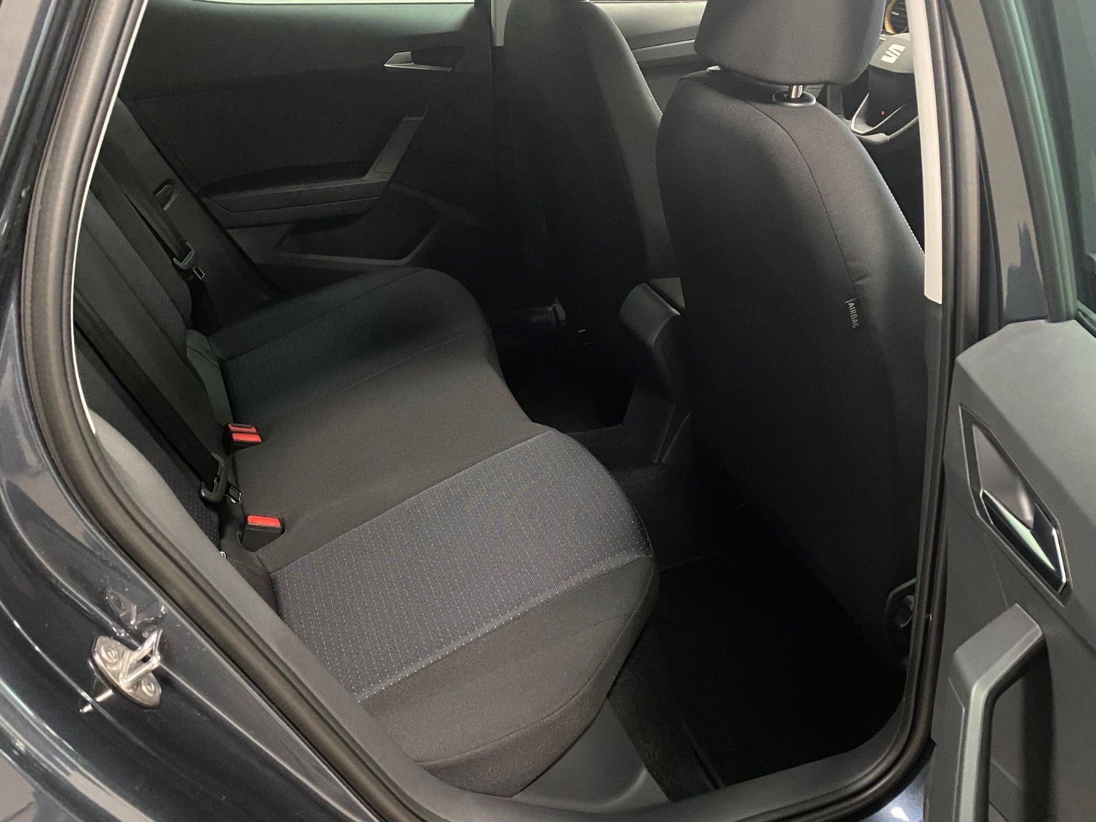 Fahrzeugabbildung SEAT Arona 1.0 TSI DSG STYLE+5 JAHRE GARANTIE+AHK+LED