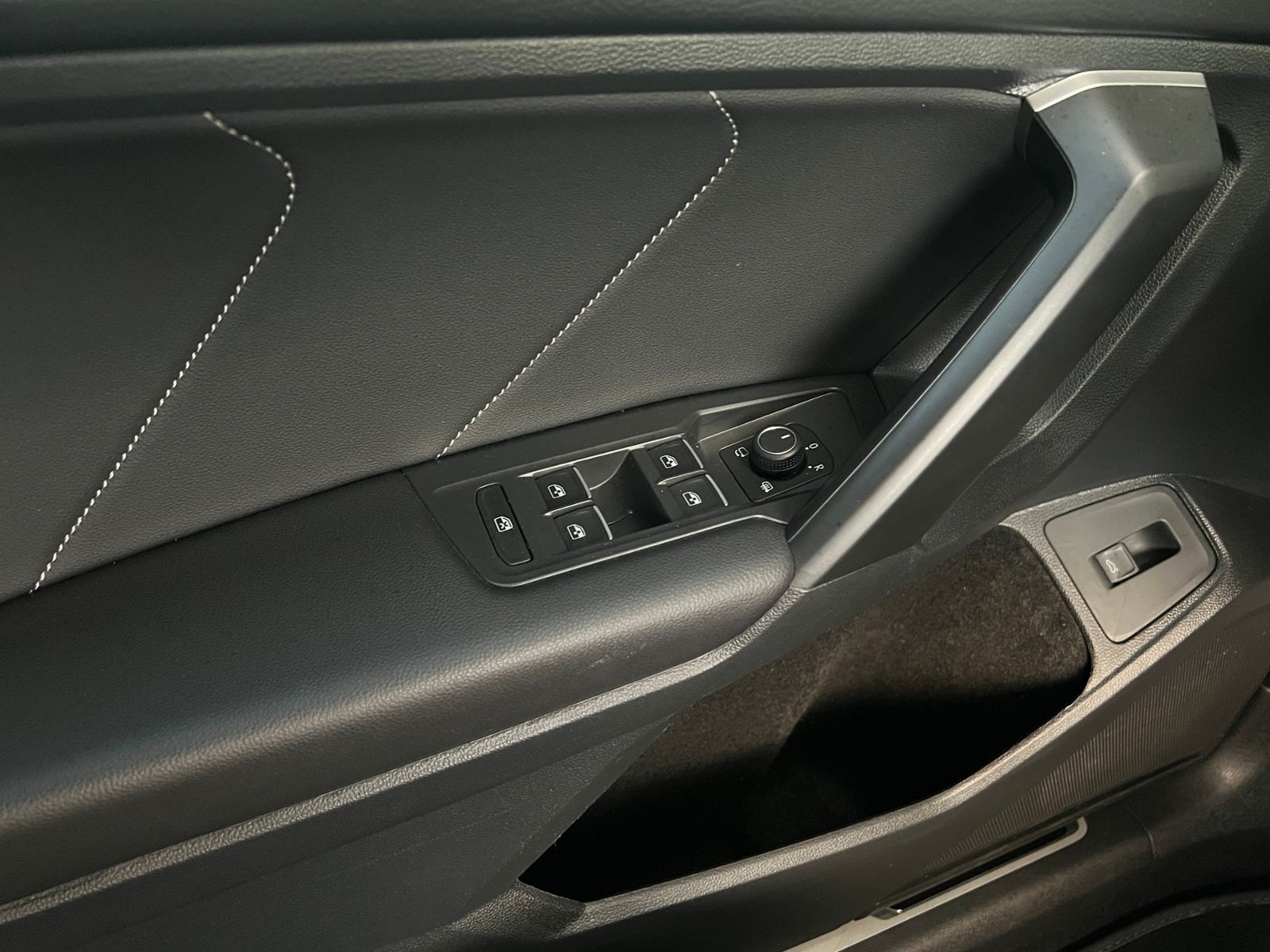 Fahrzeugabbildung Volkswagen Tiguan Allspace R-Line 2.0 TDI DSG 4MOTION *AHK,