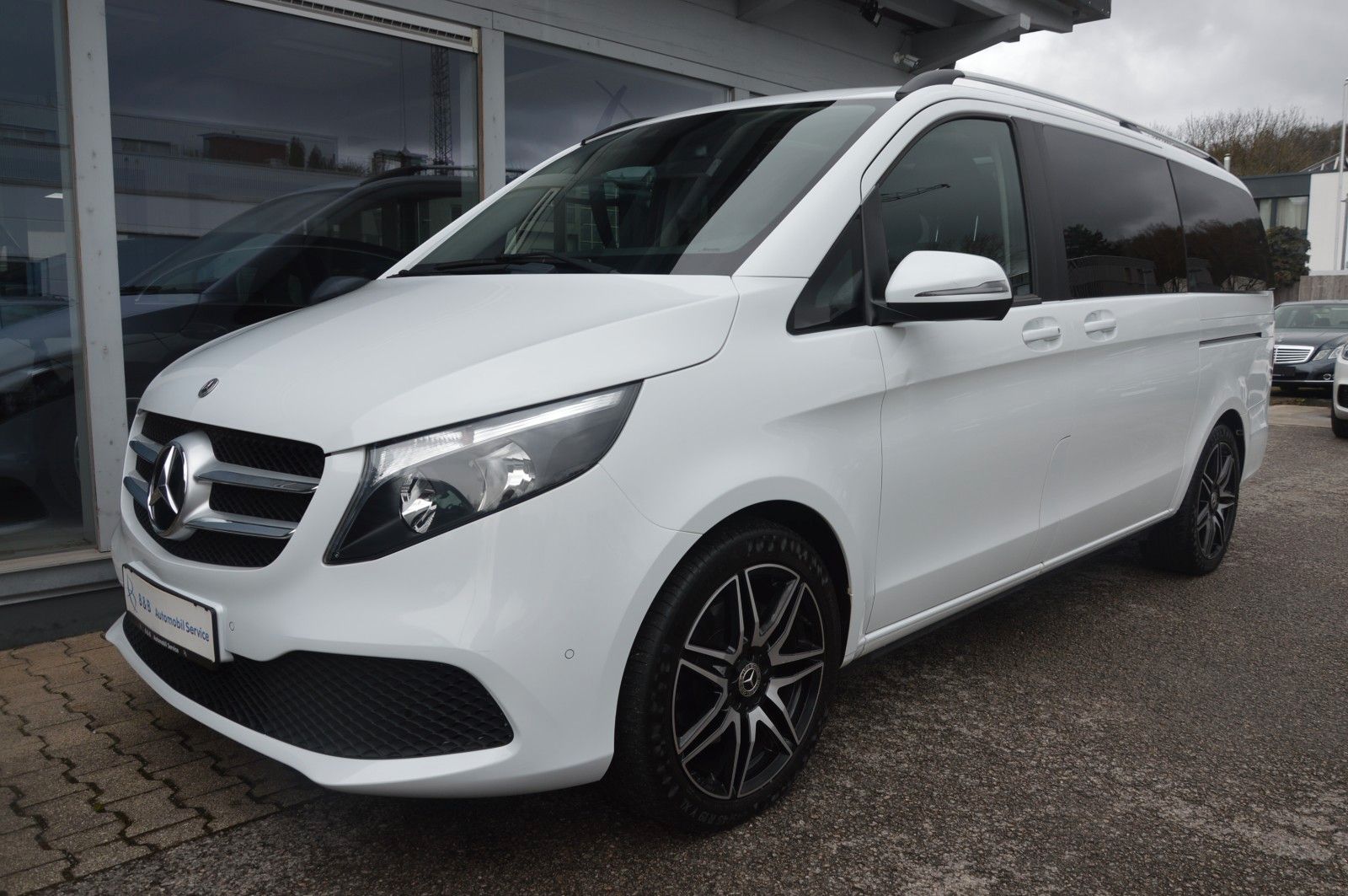 MERCEDES-BENZ V220d EDITION lang*AUTOMATIK*6-SITZE*PANO*19"AMG