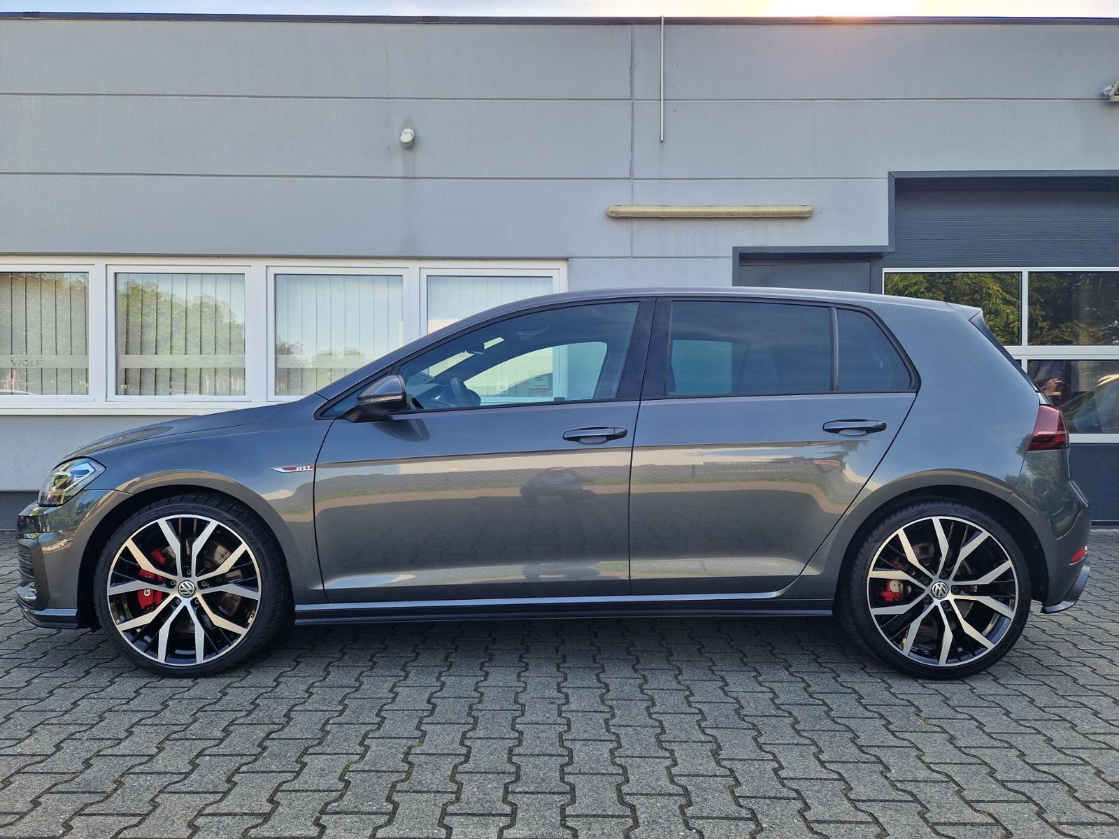 Volkswagen Golf GTI "Performance" 2,0 l TSI DSG *Standheizu