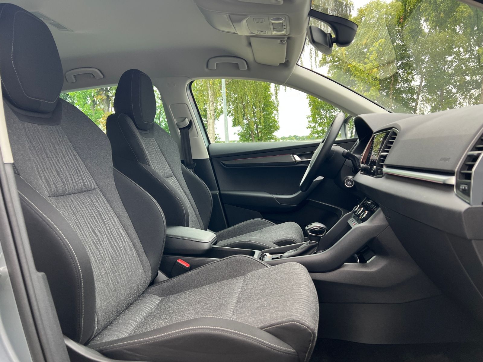 Fahrzeugabbildung SKODA Karoq Style 1.5 TSI DSG *AHK, LED, SmartLink, Ka