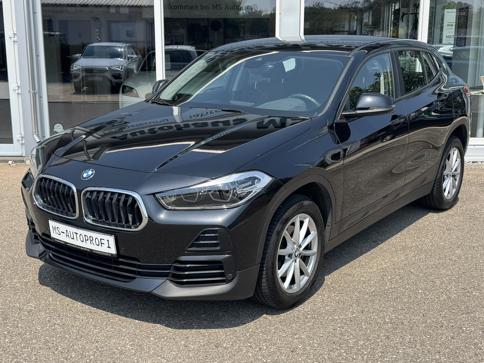 BMW X2 sDrive 18 i LED Navi CarPlay Einpark-Sensoren
