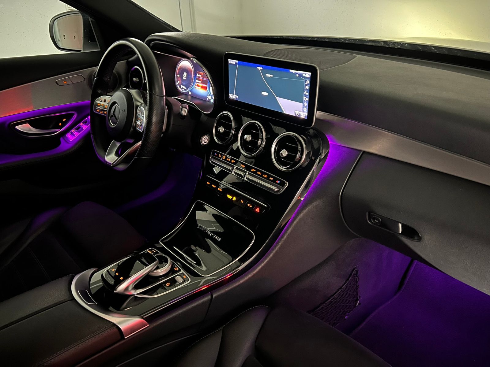 Fahrzeugabbildung Mercedes-Benz C 300 Lim. AMG-LINE/360*/BURMESTER/WIDESCREEN