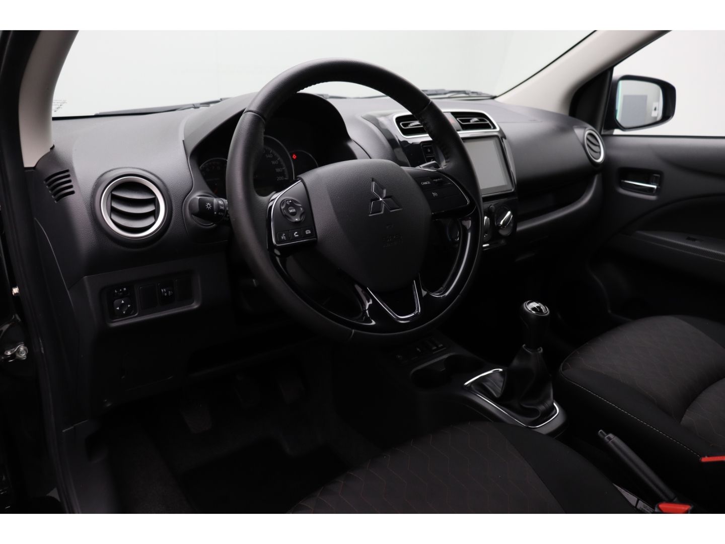 Fahrzeugabbildung Mitsubishi Space Star Select+ 1,2 l MIVEC M T AS&G mit AHK