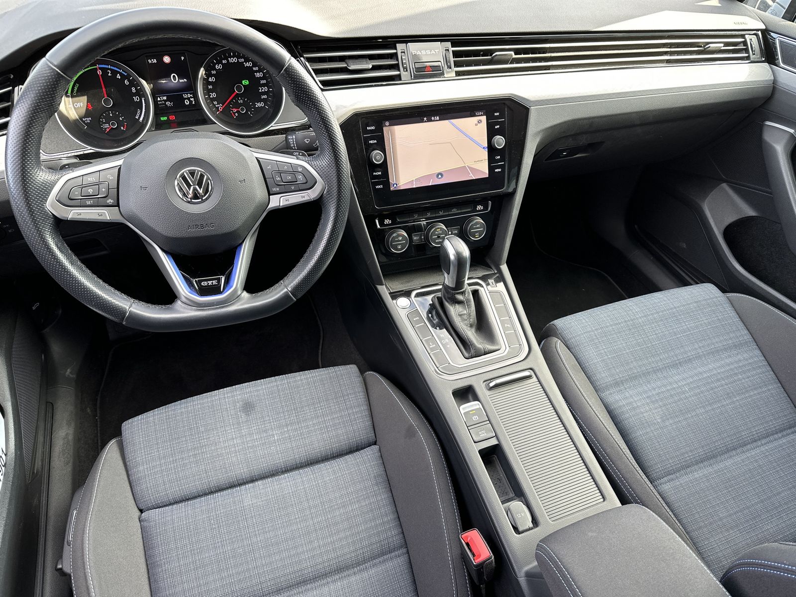 Fahrzeugabbildung Volkswagen Passat Variant 1.4 TSI DSG GTE NAV+LED+ACC+1HD