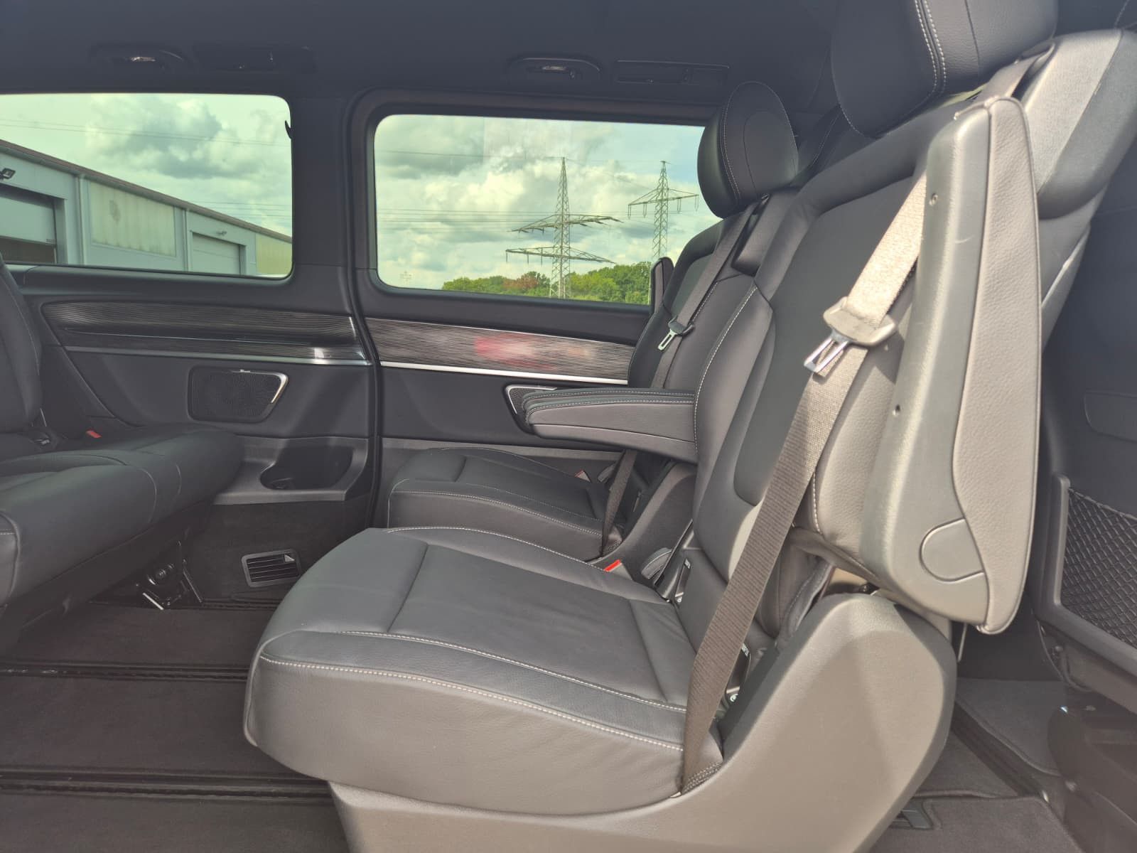 Fahrzeugabbildung Mercedes-Benz V 250 d AVANTGARDE extralang LEDER*LED*BUR*DISTR
