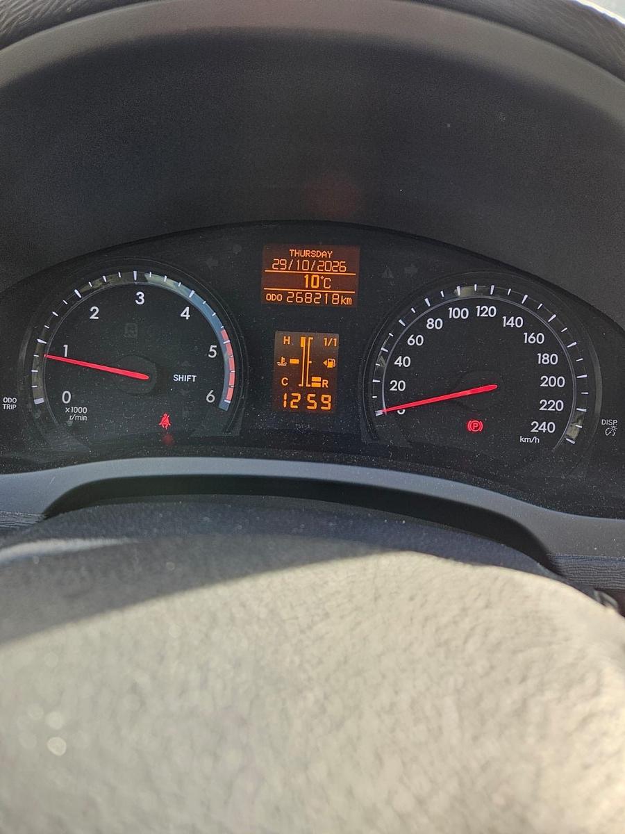 Toyota Avensis 2013 — photo 10