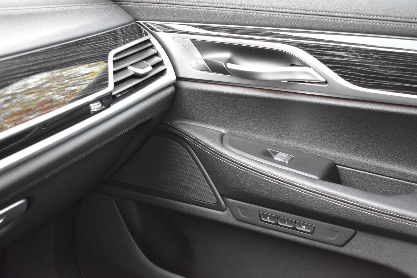 Fahrzeugabbildung BMW 740 d xDrive *STHZ*GD*Soft-C*Mietkauf o.Schufa