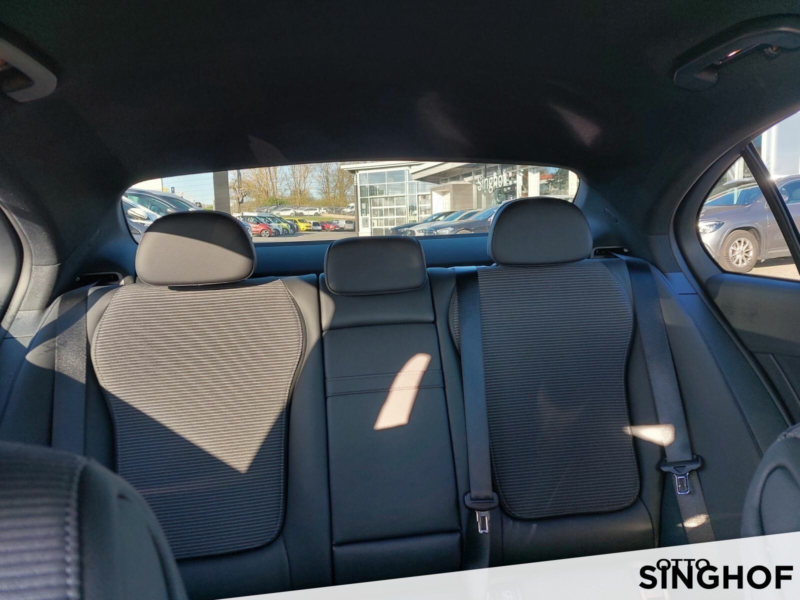 Fahrzeugabbildung Mercedes-Benz C 220 d Avantgarde +eff.3,99%+AHK+Distronic+360°