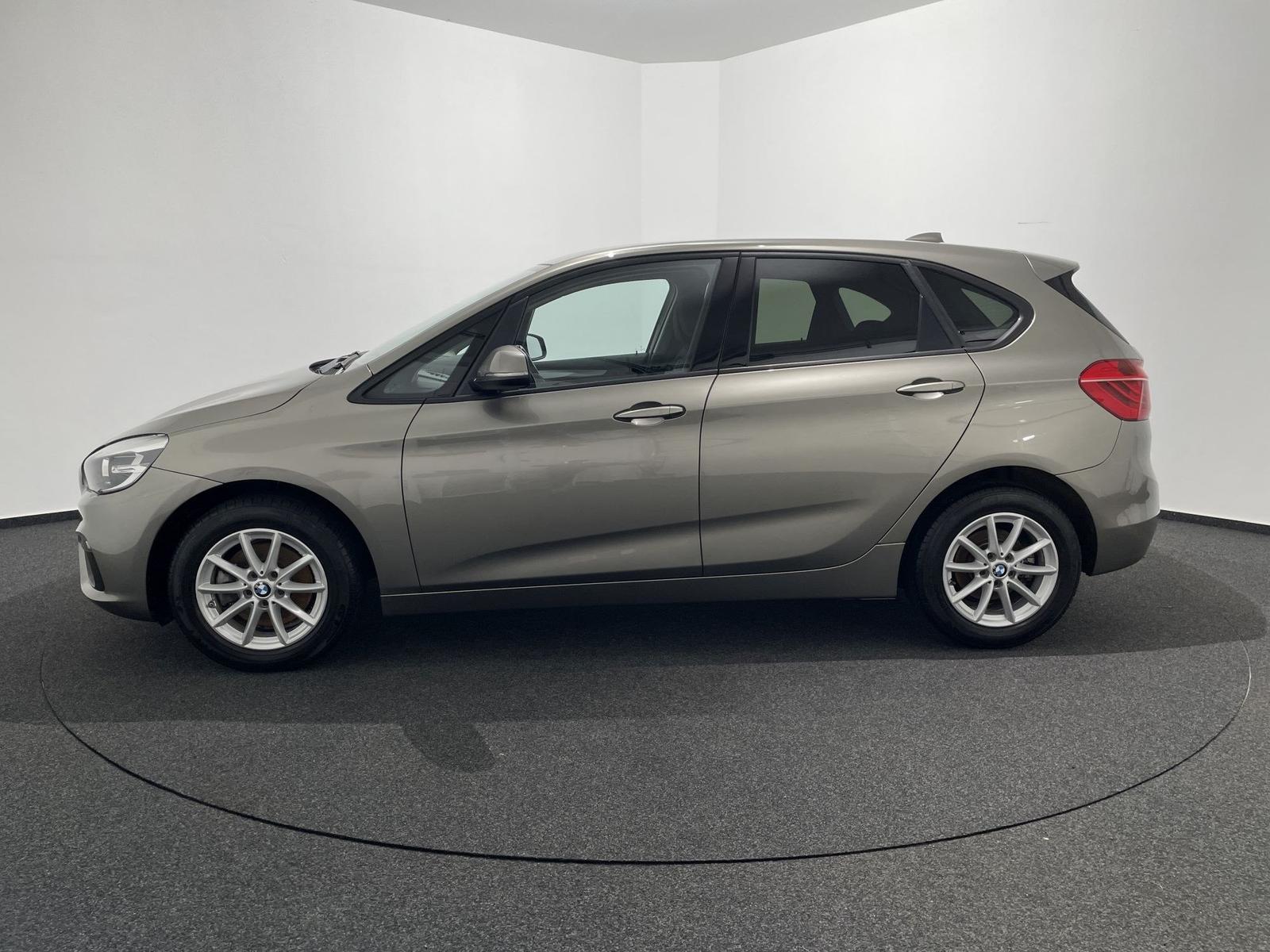 BMW 220i Active Tourer Advantage Tempomat AHK schw.