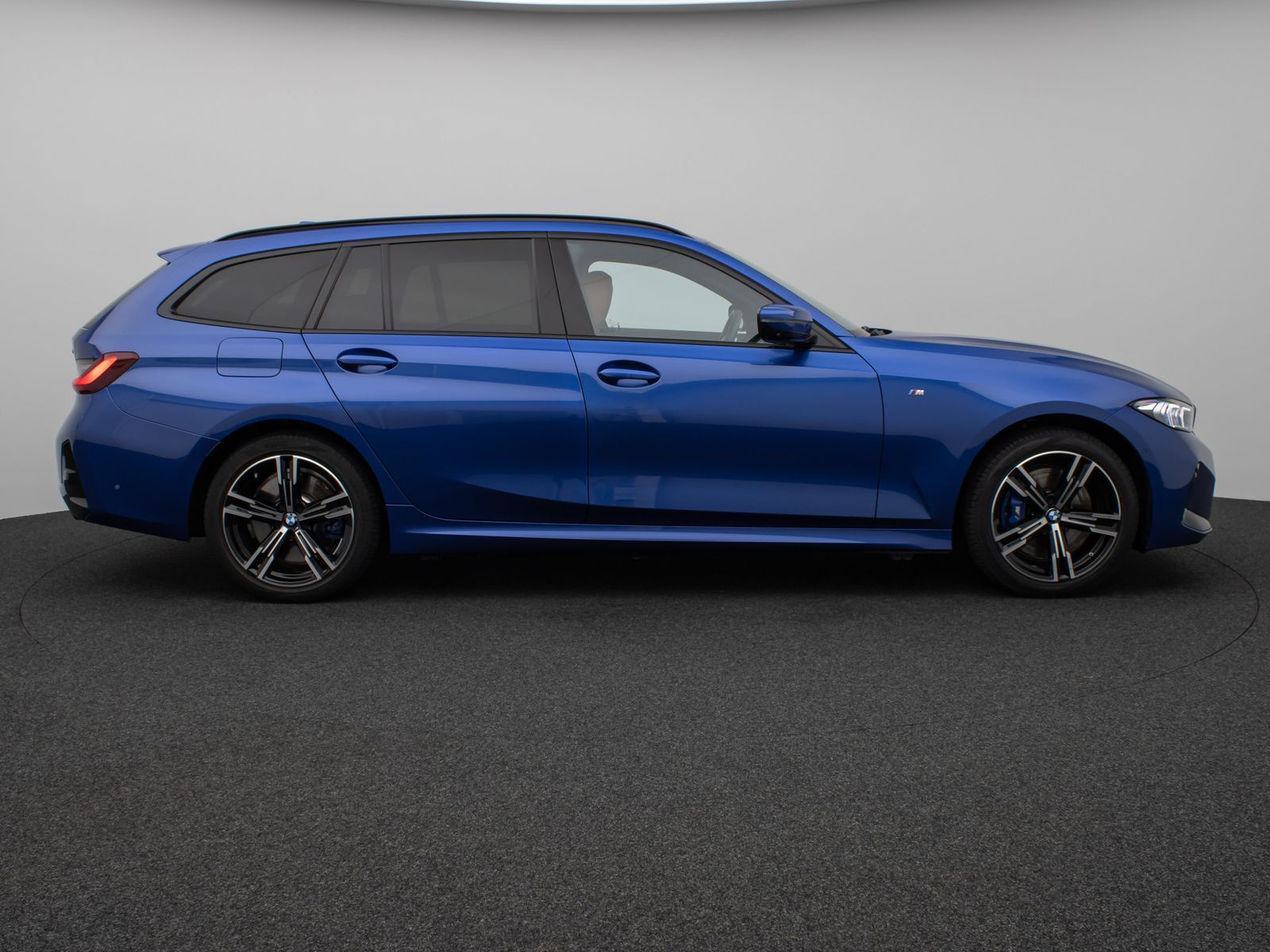 Fahrzeugabbildung BMW 330e M Sport Panorama 360°HUD HiFi AHK Komfort