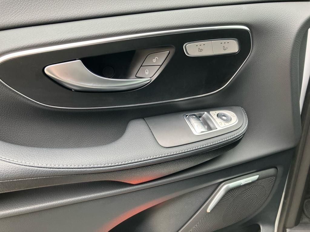 Fahrzeugabbildung Mercedes-Benz V 300 d 4MATIC AVANTGARDE Lang AMG STHZ 360°Kam