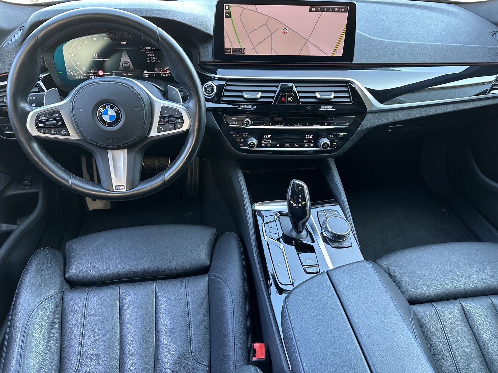 Fahrzeugabbildung BMW 540i Touring xDrive M-Sport NAV+LASER+AHK+PANORA