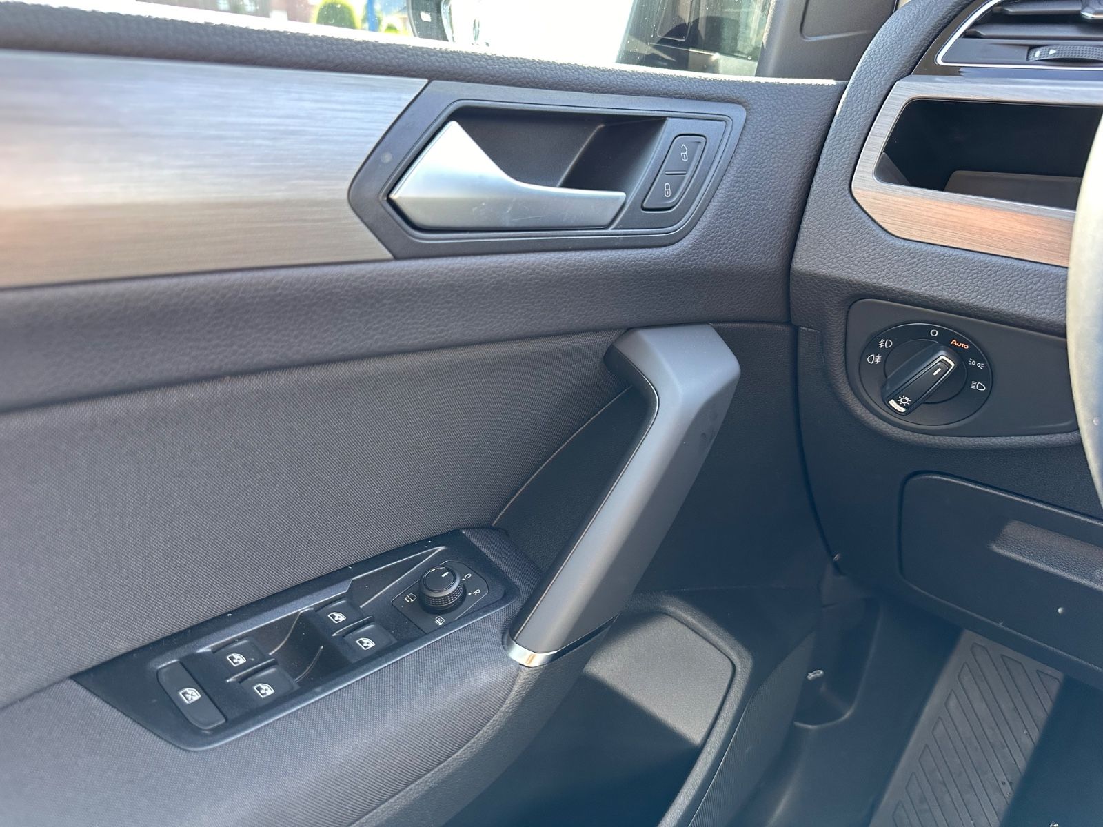 Fahrzeugabbildung Volkswagen Touran Comfortline 1.5 TSI DSG AHK/LED/Navi/SHZG