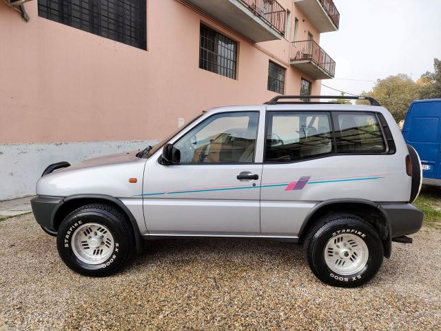 Nissan Terrano 2.4i alias Ford Maverick 2.4i