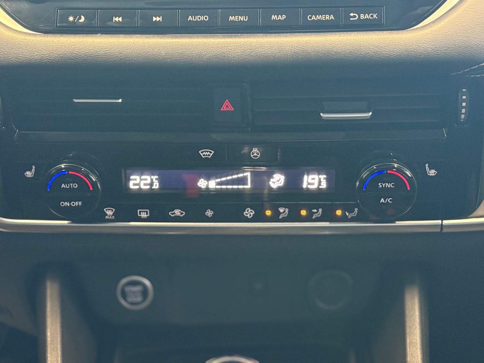 Fahrzeugabbildung Nissan Qashqai Acenta MHEV MT - Navi, Winter-Paket