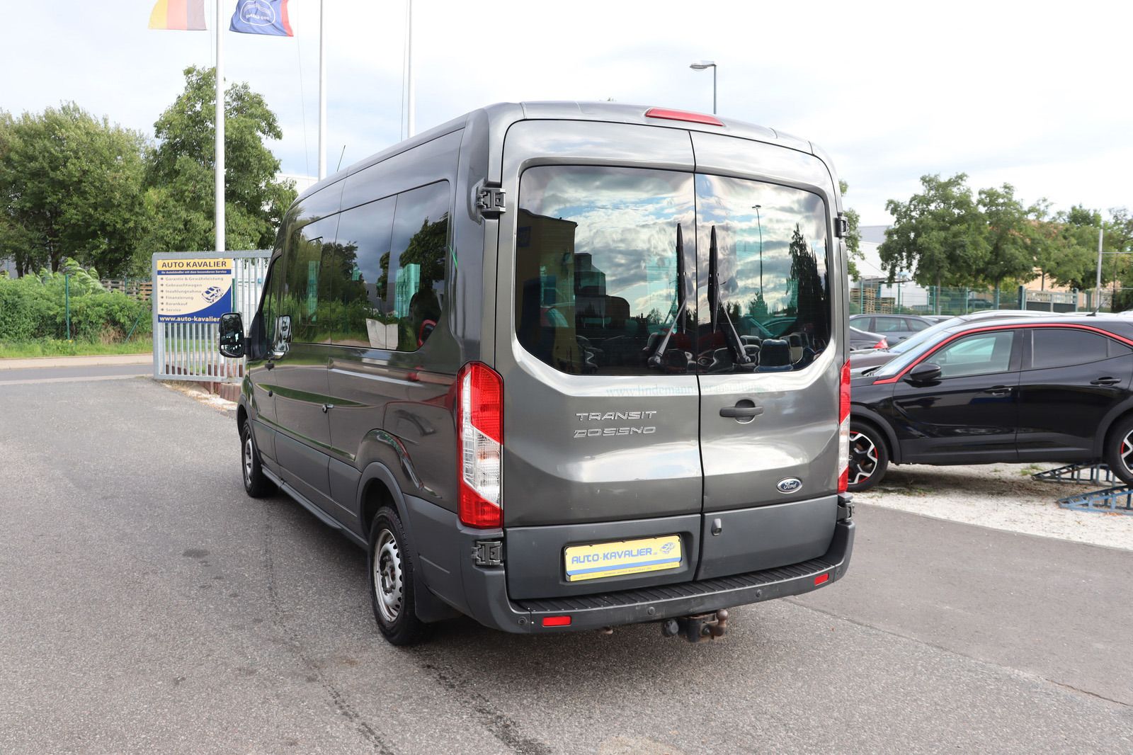 Fahrzeugabbildung Ford Transit 9-Sitzer * Rückfahrk. * Anhängerk.