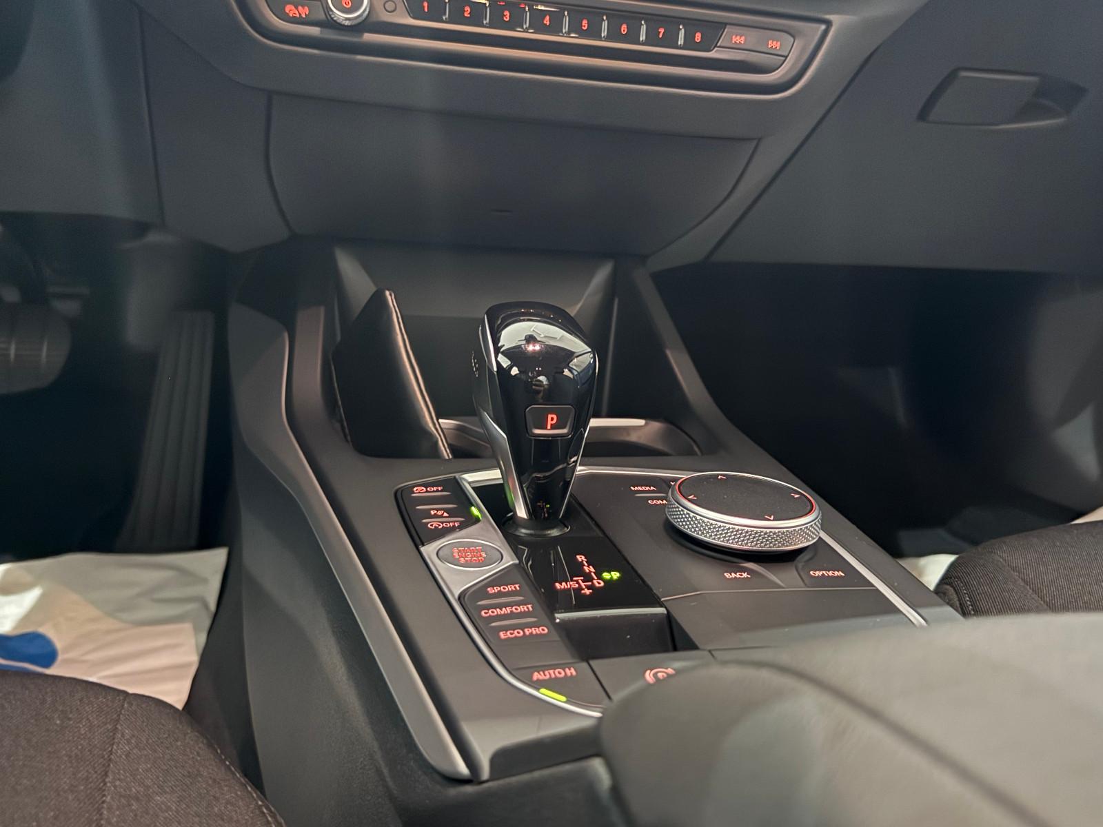 BMW 118 i Advantage *Navi*Led*Kamera*AppleCarp*Auto