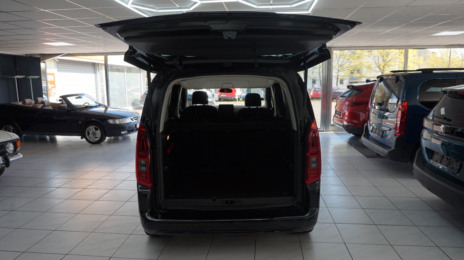 Fahrzeugabbildung Opel Life E Innovation 5,5 L. durch. Verbrauch