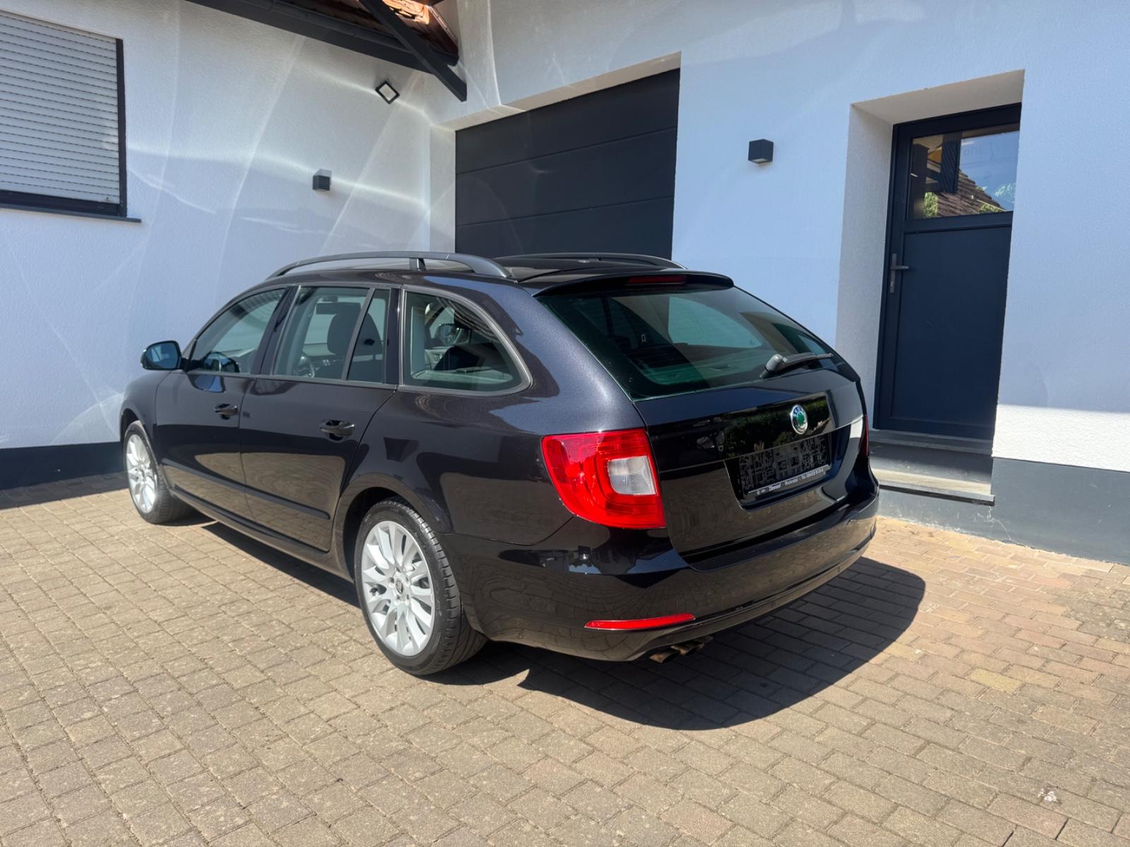 Skoda Superb Combi Active *1.Hand*Garantie*AHK*