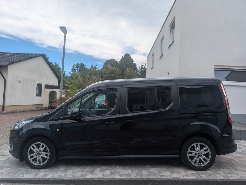 Image of Ford Grand Tourneo