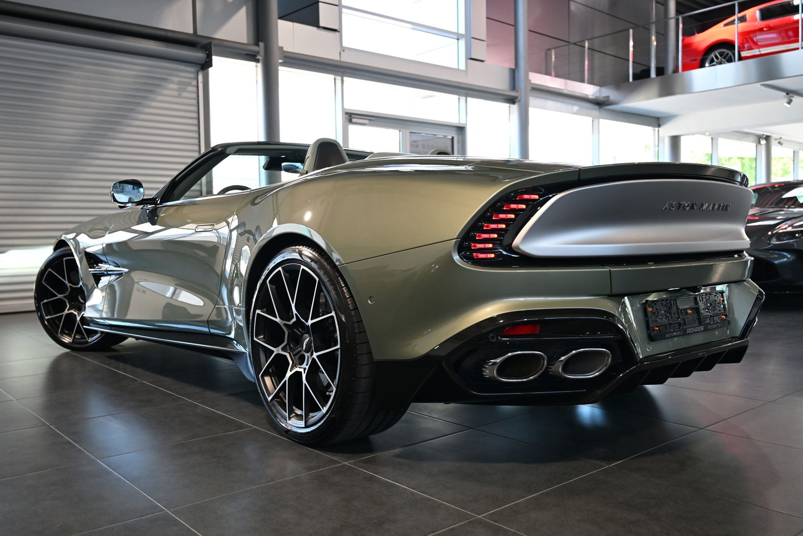 Aston Martin Vanquish Volante California Sage / UPE:526.000€ imagem 2