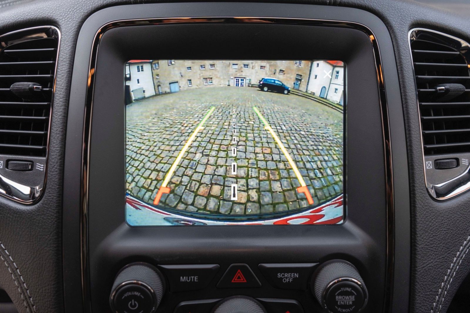 Fahrzeugabbildung Dodge Durango 5,7L LPG AWD CARPLAY LED NAV KAM ALPINE