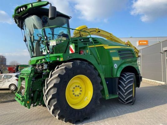 John Deere 8600i mit Kemper 460 StalkBuster